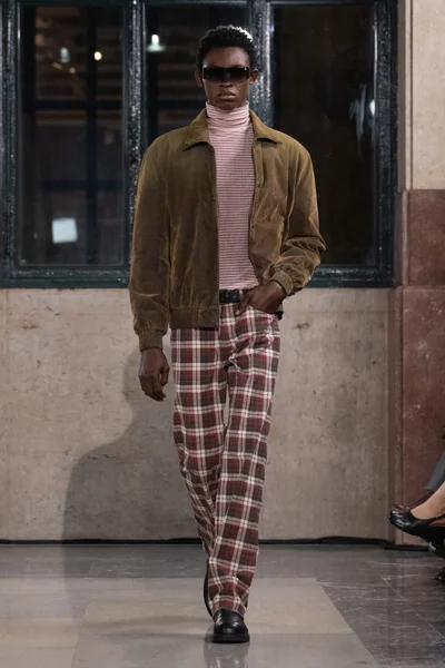 Look 10